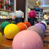 Papeterie Berlin Graziani Objekt-Kerze BOWLING magenta in Hochglanz 15cm